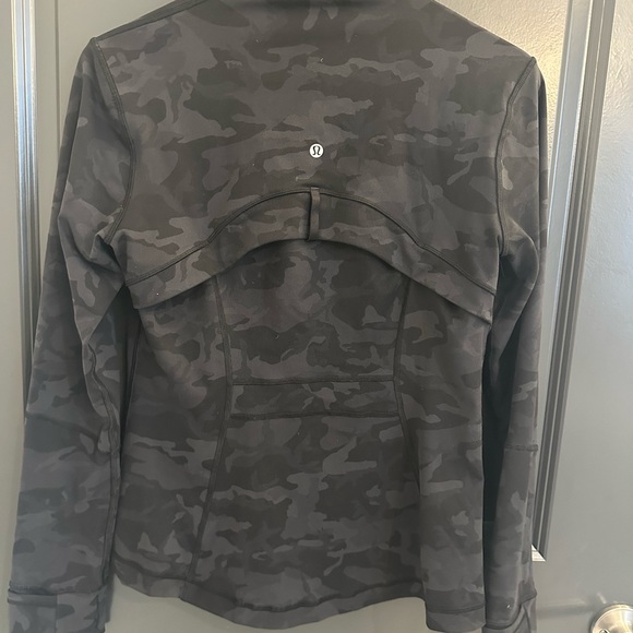 lululemon athletica Dark Camouflage Utility Jacket - Picture 4 of 8